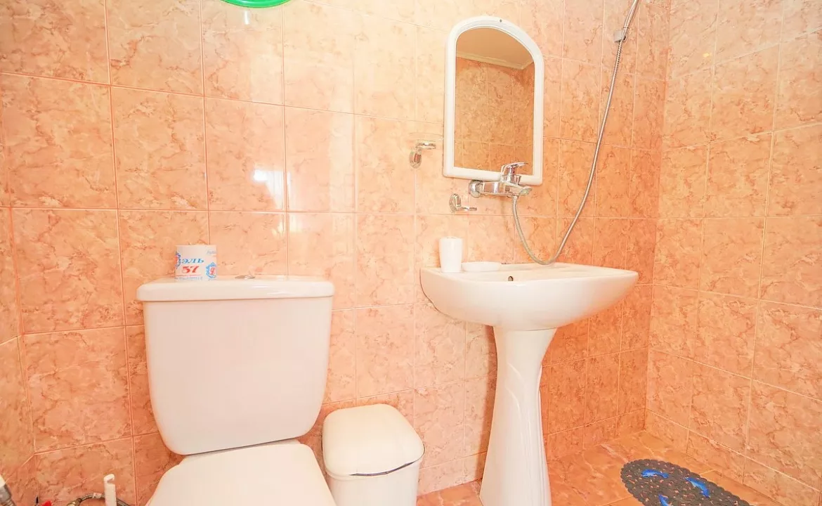 3-х комнатный номер люкс с кухней 6-7 чел . Гостевой дом "Лазурит". Лазаревское