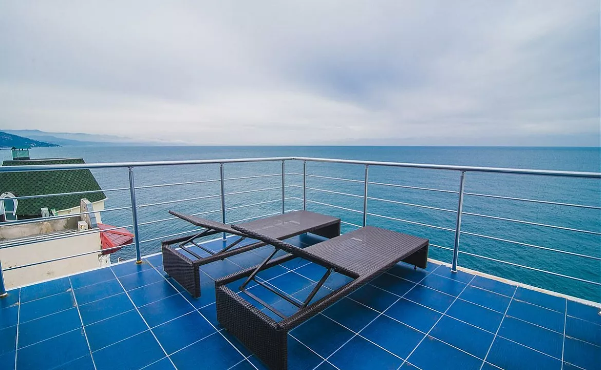 Стандарт (вид на море). Hotel & Osteophaty center "Lotus". Утёс