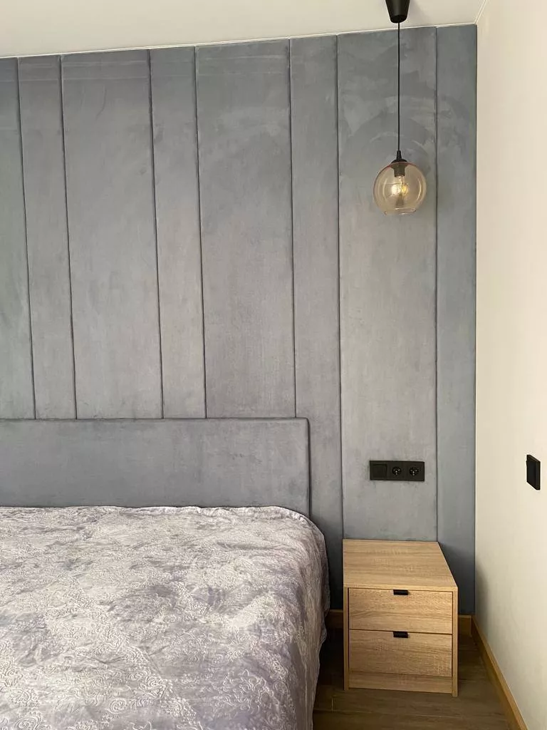 . Частный сектор Красная Поляна с видом на озеро и горы. Красная Поляна