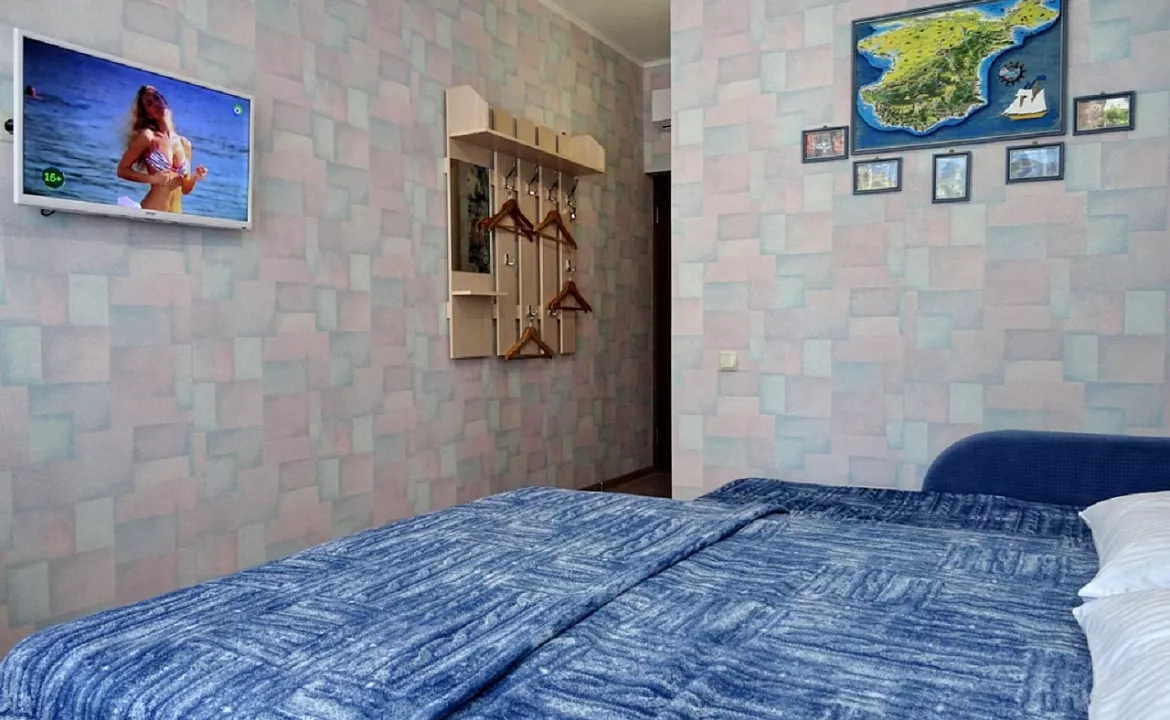 трехместный номер с балконом. Гостевой дом «Ангара». Алушта