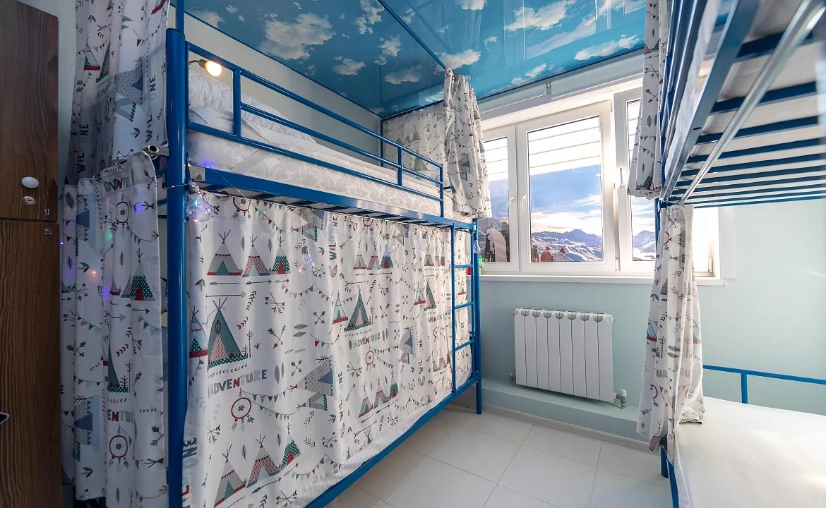 Кровать в общем 6-местном номере для мужчин. Хостел Bamboo Hotel. Адлер