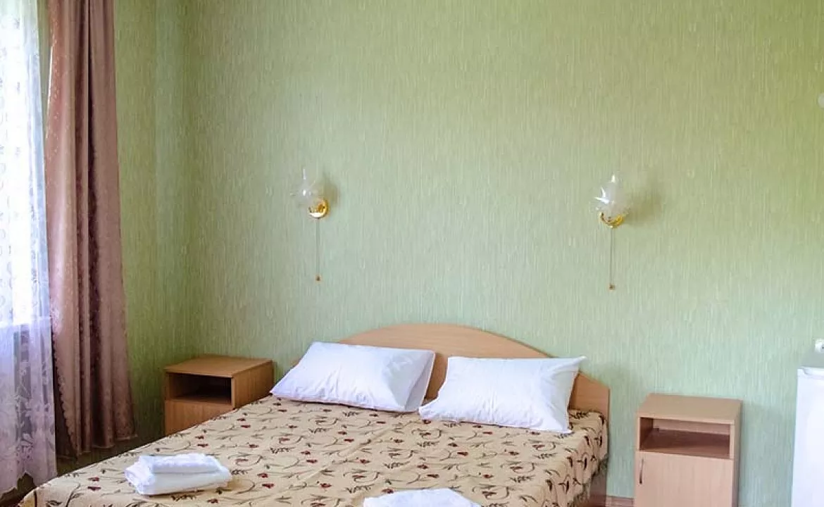 2-X МЕСТНЫЙ НОМЕР С 1 КРОВАТЬЮ. Мини-отель Сан-Сити. Рыбачье