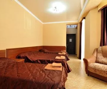 Люкс 4-х местный с большим балконом. Гостевой дом «Елиза». Витязево