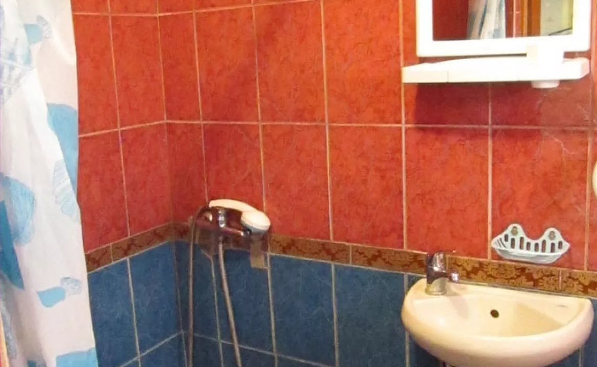 Трехместный номер стандарт с кухней. Гостевой дом "У Леопольдовича". Малореченское