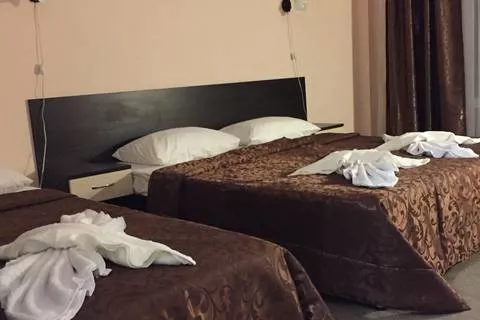 3-х местный номер . Отель "Анна". Пицунда