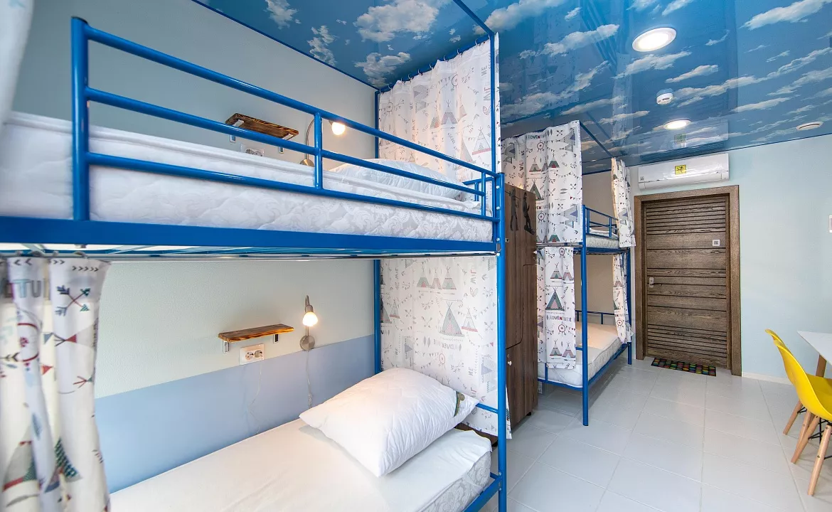 Кровать в общем 6-местном номере для мужчин. Хостел Bamboo Hotel. Адлер