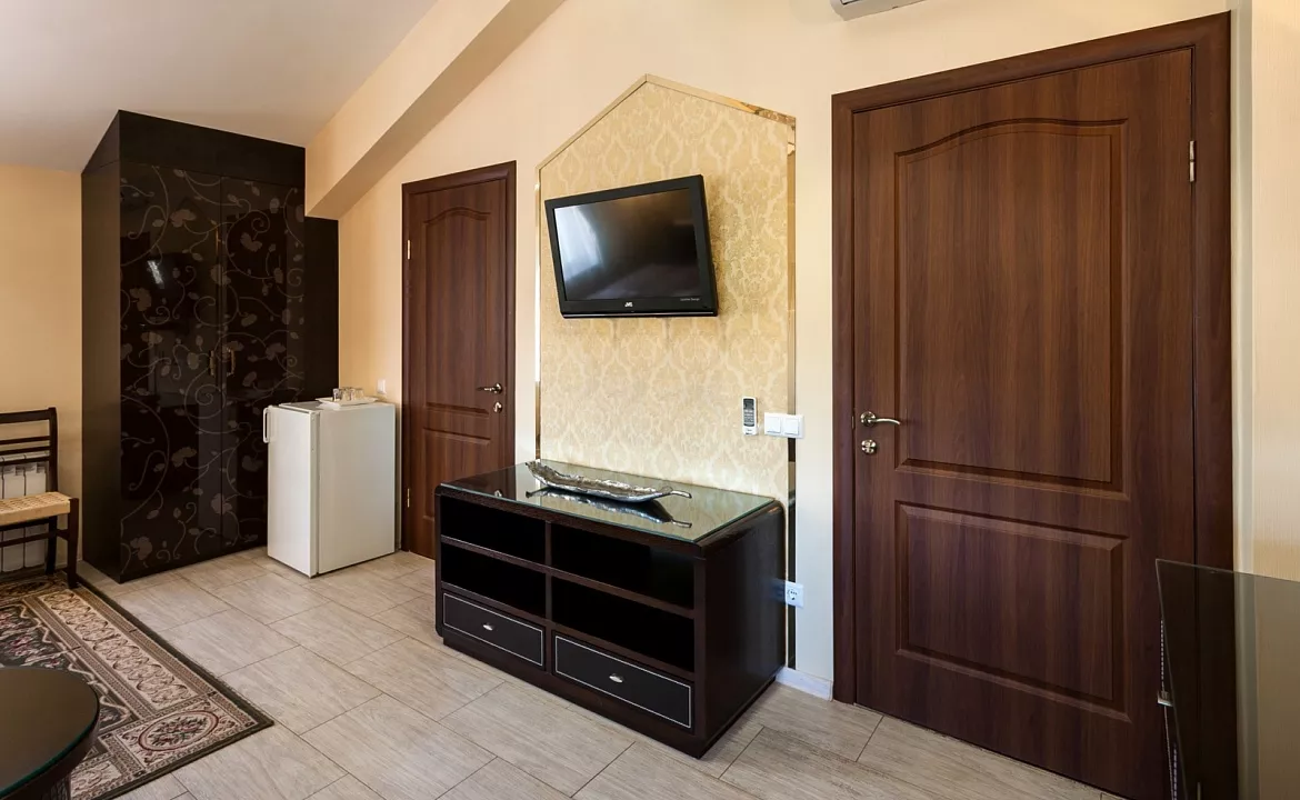 Трехместный номер класса «Полулюкс». Отель "Гранд Флер". Форос