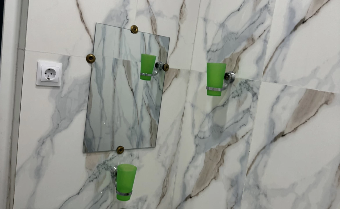 1 комнатный номер с балконом с видом на море . Гостевой дом "Пантера". Гагра