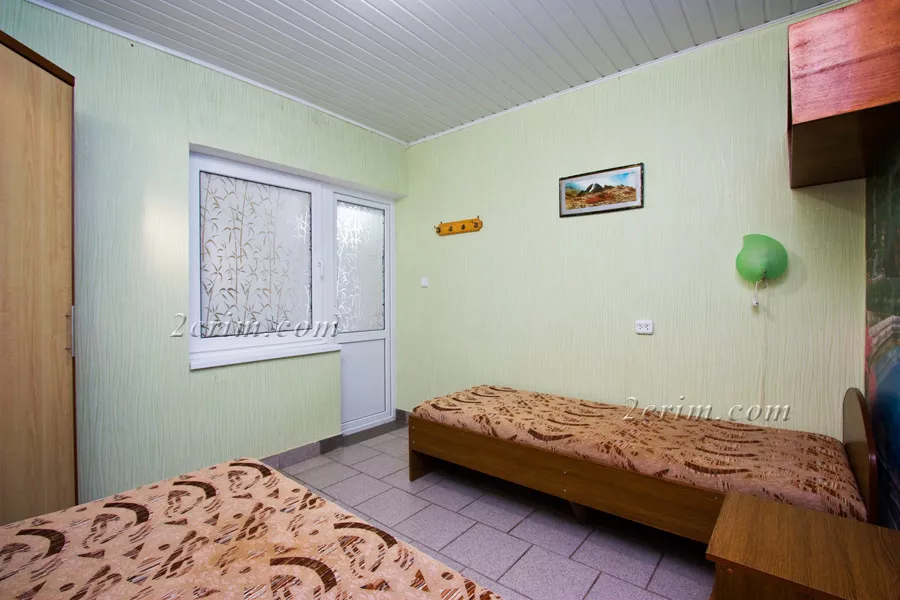 2-х комнатный 4-5-ти местный номер. Гостевой дом "Крымский кораблик". Орджоникидзе