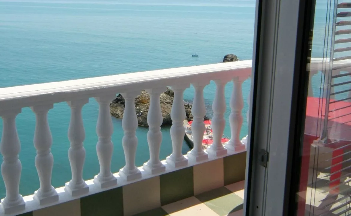 ПОЛУЛЮКС. Отель "Седьмое небо". Утёс