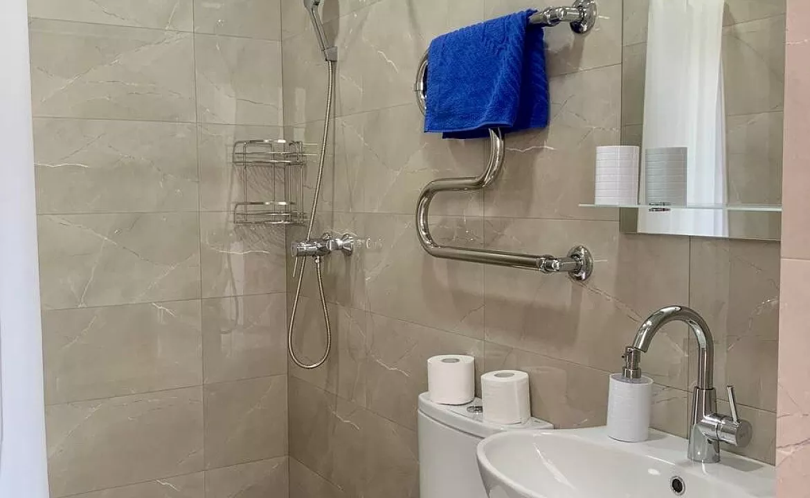 Cемейный номер с собственной ванной комнатой. Отель "Family Club". Лазаревское Cемейный номер с собственной ванной комнатой. Отель "Family Club". Лазаревское