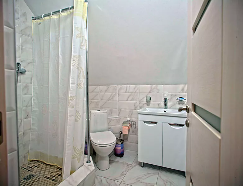 СЕМЕЙНЫЙ ДВУХКОМНАТНЫЙ. Гостиница "Приморская" - Лазаревское. Лазаревское