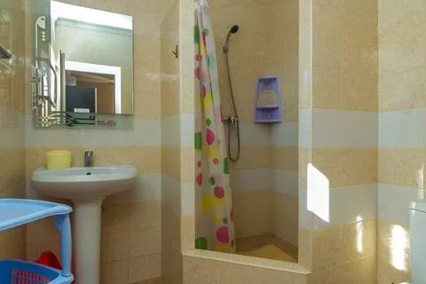 Комната для четверых с балконом. Гостевой дом Винтаж. Лазаревское