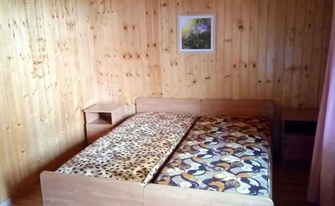 Двухкомнатный номер с удобствами и кухней. Гостевой дом "Алина" - Голубицкая. Голубицкая