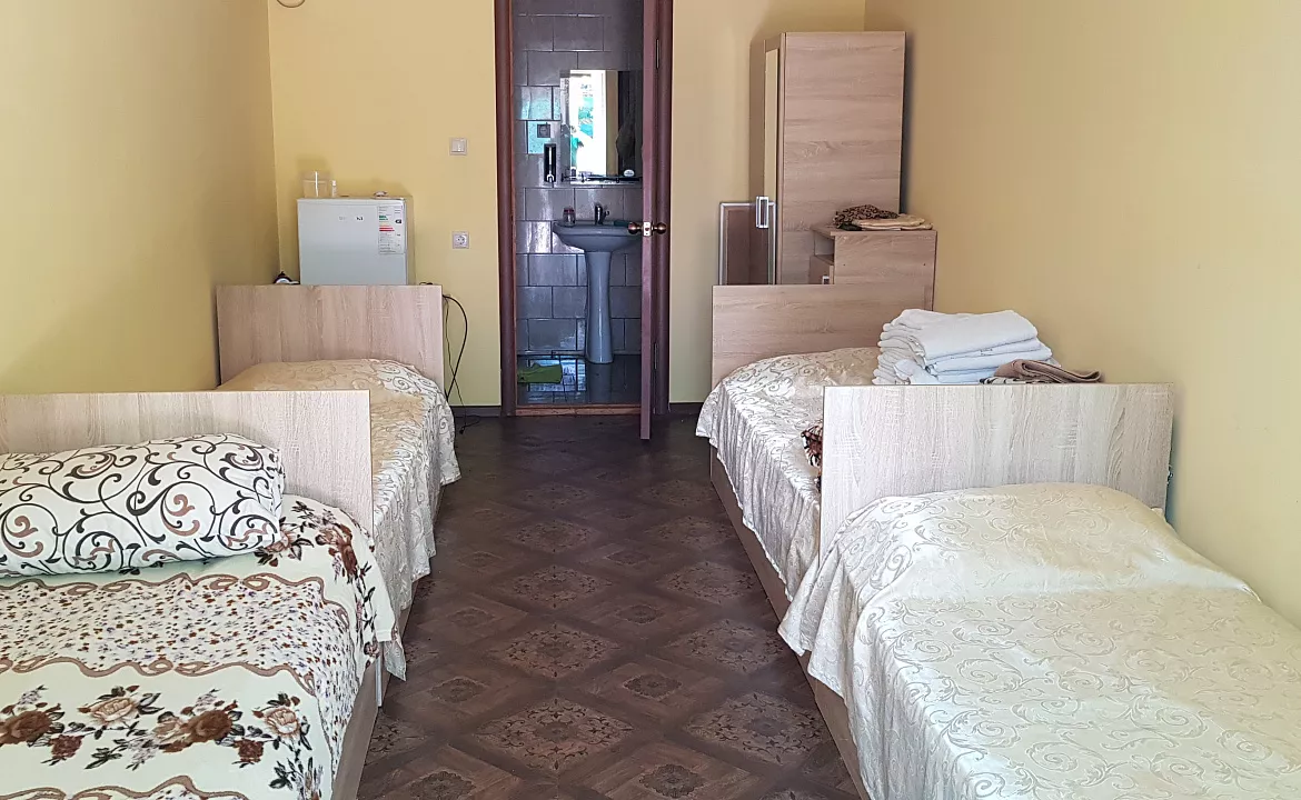 Четырехместный стандарт. Гостевой дом Жемчужина. Сухум