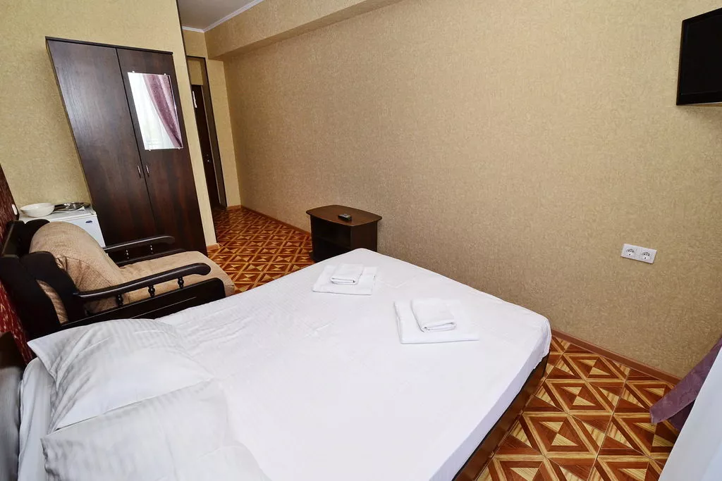 Двухместный номер с балконом. Гостевой дом «Акрополь» - Витязево. Витязево