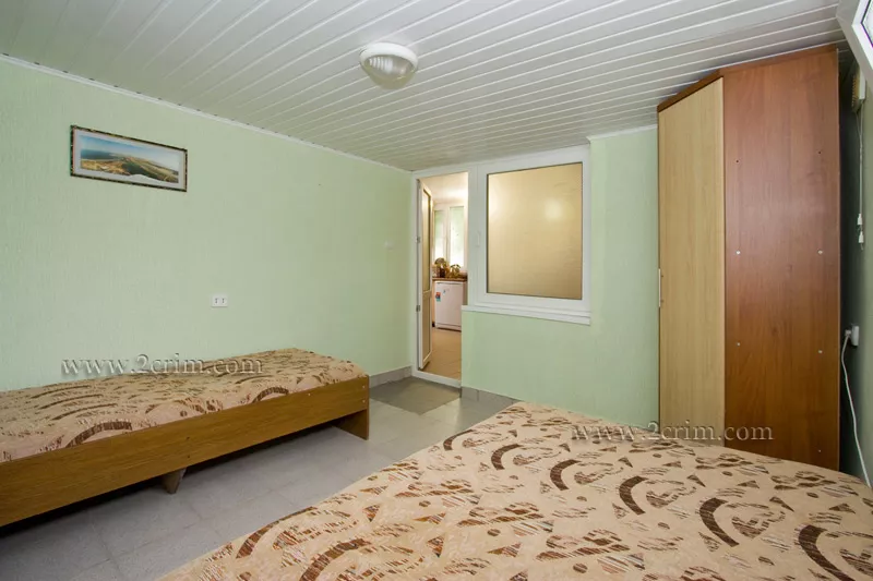 Четырехместный номер в коттедже Уютный дворик. Гостевой дом "Крымский кораблик". Орджоникидзе