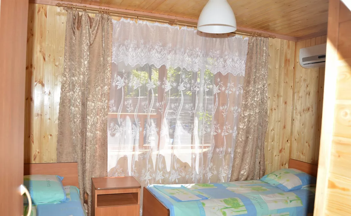 Трехместный номер «эконом». Гостевой дом "Алина" - Голубицкая. Голубицкая