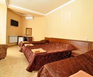 Люкс 4-х местный с большим балконом. Гостевой дом «Елиза». Витязево