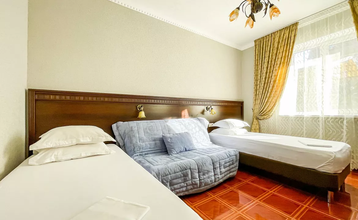 Стандарт 4-х местный (без балкона). Anzhelina Family Hotel. Витязево