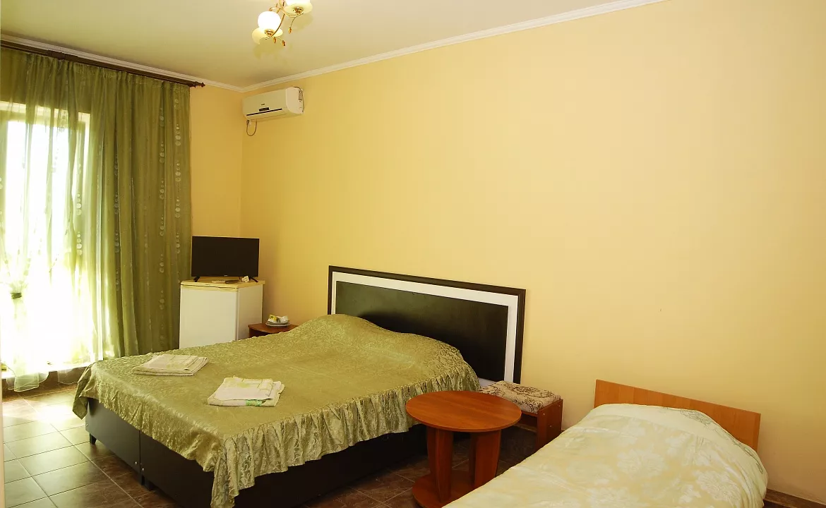 3х местный. Гостиница "Олимп" . Береговое