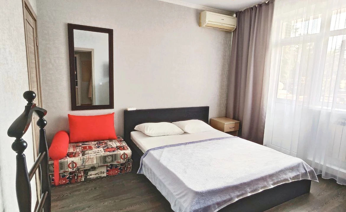 Семейный с балконом. Гостевой дом "Регион 86" . Адлер