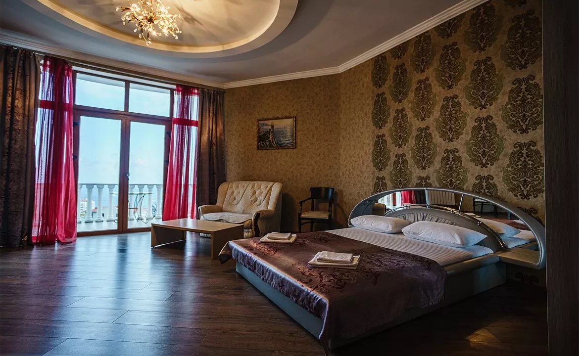 Апартаменты студия с террасой и видом на море 2. Гостевой дом Лиана. Ливадия