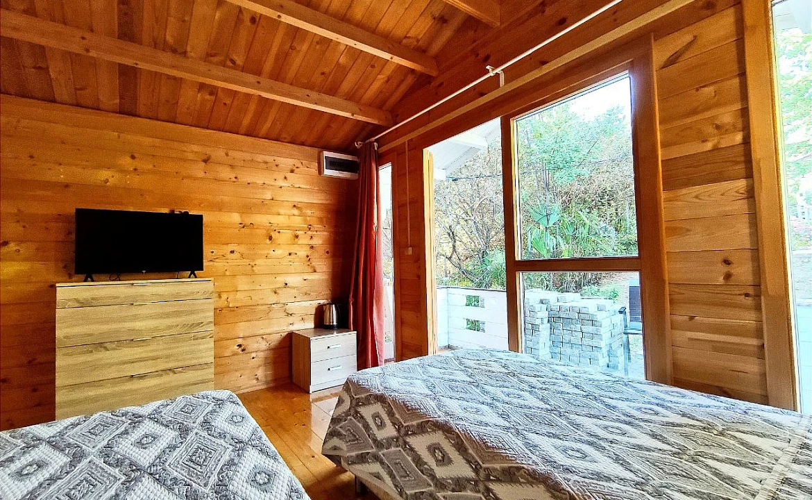 Отдельный домик в общем дворе. Гостевой дом "Цитрус". Цандрипш