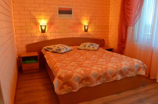  2-х местный однокомнатный номер в главном корпусе с балконом. Гостиница комплекс "Новинка". Ейск