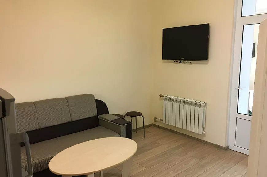 2-комнатные апартаменты (квартира в 150 м от отеля, ул. Мира 19). Дизайн-отель "Massandra". Массандра