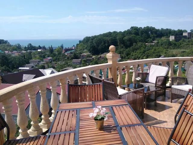 . Гостиница "Верона". Вардане