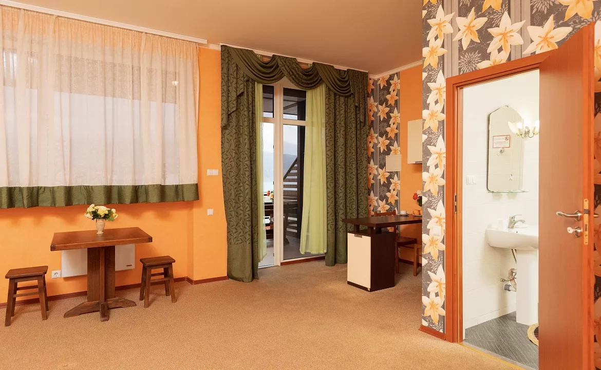 Семейный трехкомнатный (вид на море). Эллинги "KATRIN". Орджоникидзе