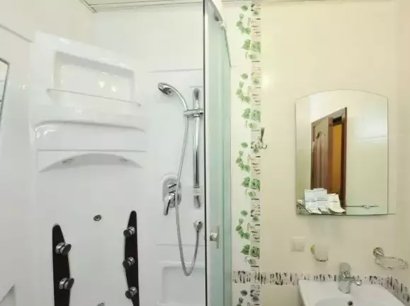 «Полулюкс» 2-х местный DBL (Главный корпус). Гостиница «Кристалл». Домбай-гостиницы «Полулюкс» 2-х местный DBL (Главный корпус). Гостиница «Кристалл». Домбай-гостиницы