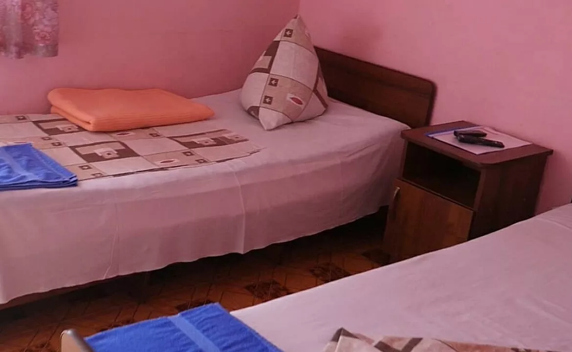 3-х местный с балконом и удобствами в номере. Гостевой дом Светлана на Алычевом. Лоо 3-х местный с балконом и удобствами в номере. Гостевой дом Светлана на Алычевом. Лоо