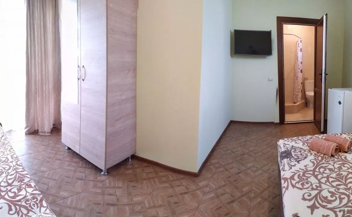 3х местный с удобствами. Частный сектор Гостевой дом "Leto". Кабардинка