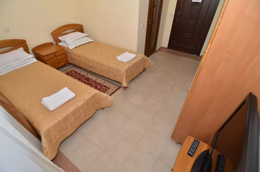 Стандартный номер на 2-эт 2-х местный 1-комнатный с балконом. Отель «Перчем». Судак