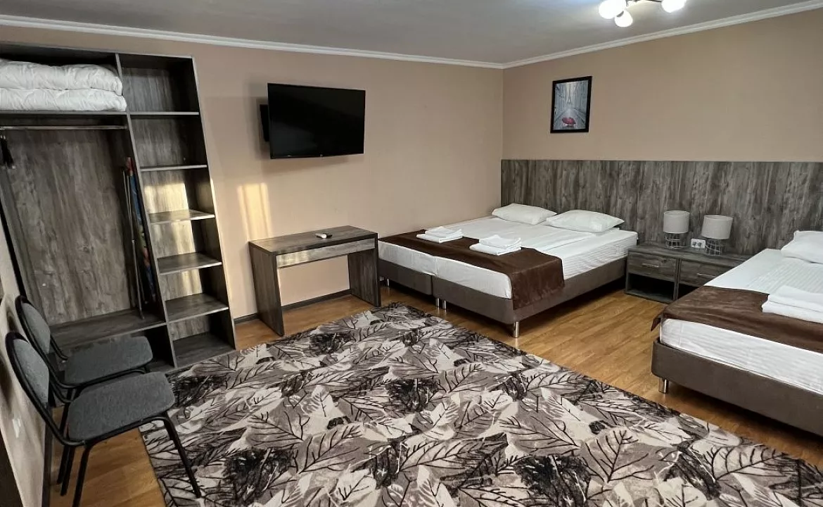 4-х местный номер с мини балконом Завтрак включен. База отдыха "Скурча". Сухум