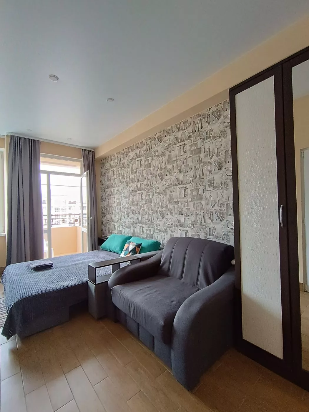 . Квартира в многоквартирном доме Квартира под ключ с балконом в элитном ЖК СЕМЕЙНЫЙ . Лазаревское