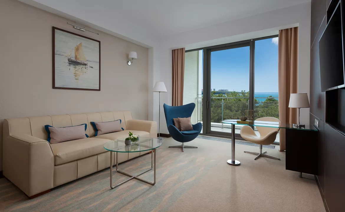 Номер Люкс в пятизвездочном корпусе. ПРИМОРЬЕ GRAND RESORT HOTEL. Геленджик