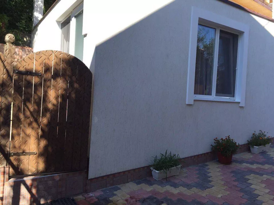 3-x местный номер с отдельным входом и своим маленьким двориком. Вилла Bellavista. Орджоникидзе