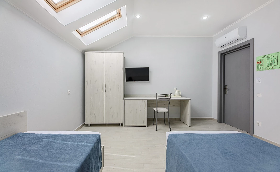 стандарт твин мансарда. Отель отель Авис. Криница