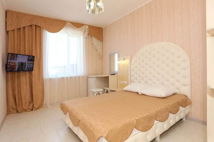 2-х местный люкс.  Частный отель Экватор. Береговое