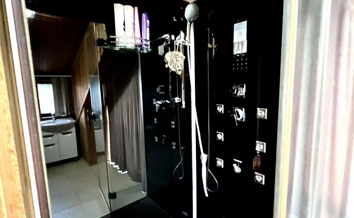 Двух этажный коттедж возле озера. База отдыха "Скурча". Сухум