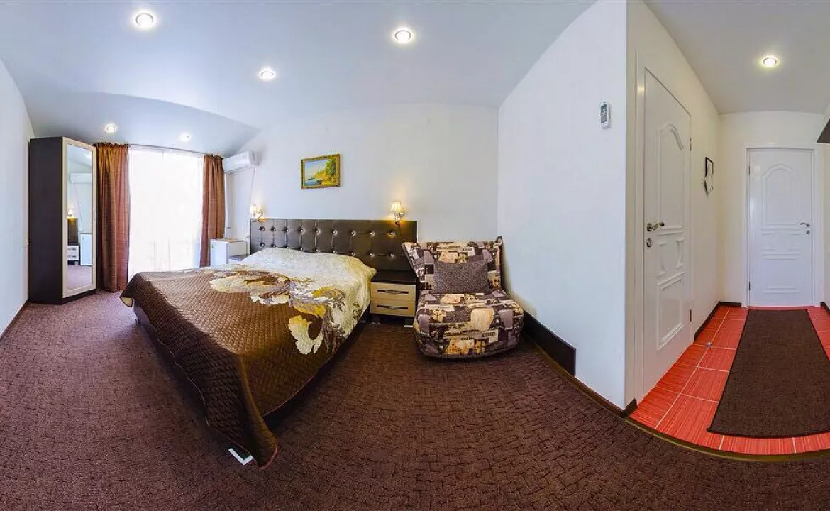 Двухместный полулюкс 3 этаж. Гостиница "Алекс". Витязево