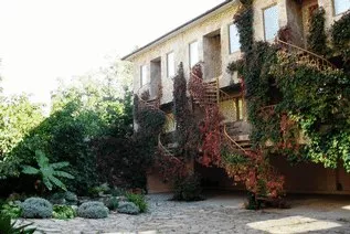 . Гостевой дом "У СОЛОВЬЯ" . Малореченское