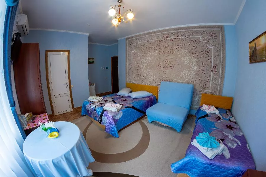 4-х местный стандарт. Отель Коттедж № 32 Чудесный. Симферополь