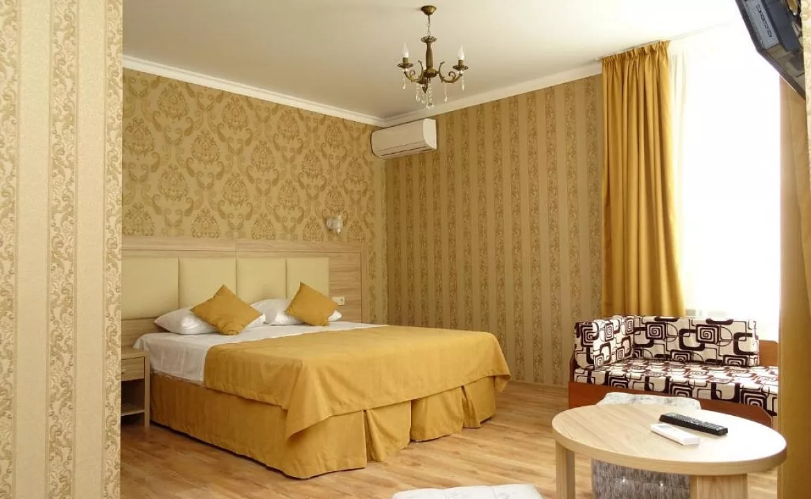 Улучшенный двухместный номер. Гостевой дом "MoreLeto". Адлер