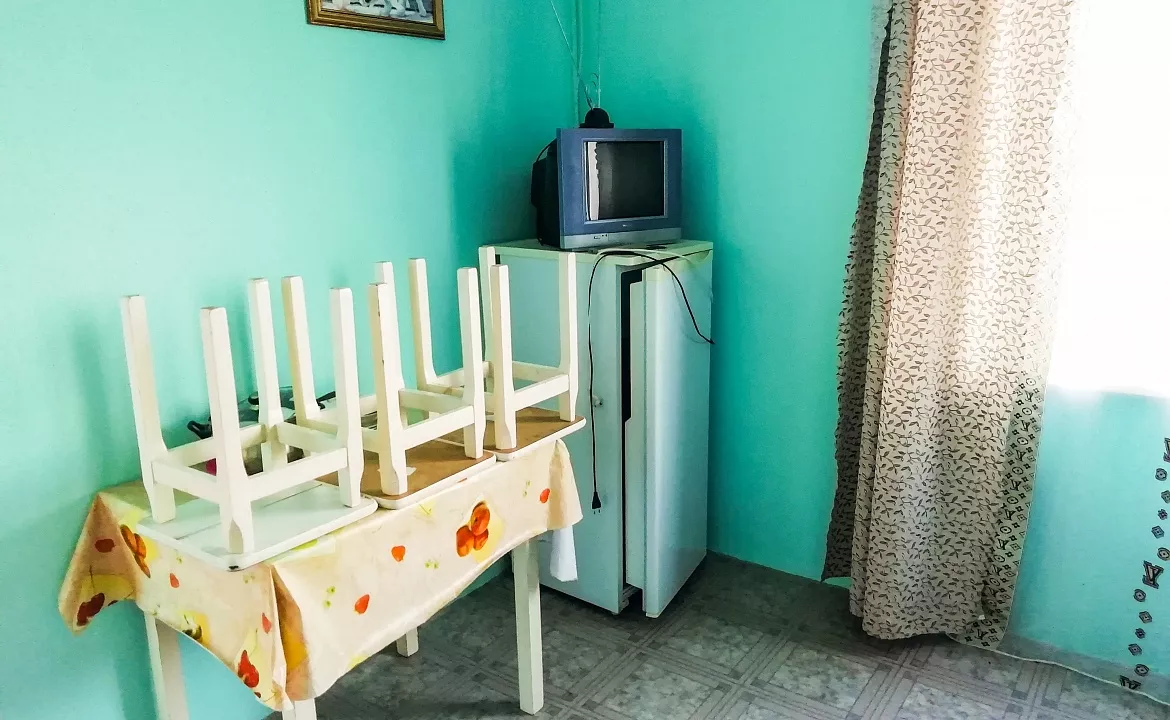 Полулюкс 3-х местный -  №1. Гостевой дом Сибирь. Голубицкая Полулюкс 3-х местный -  №1. Гостевой дом Сибирь. Голубицкая