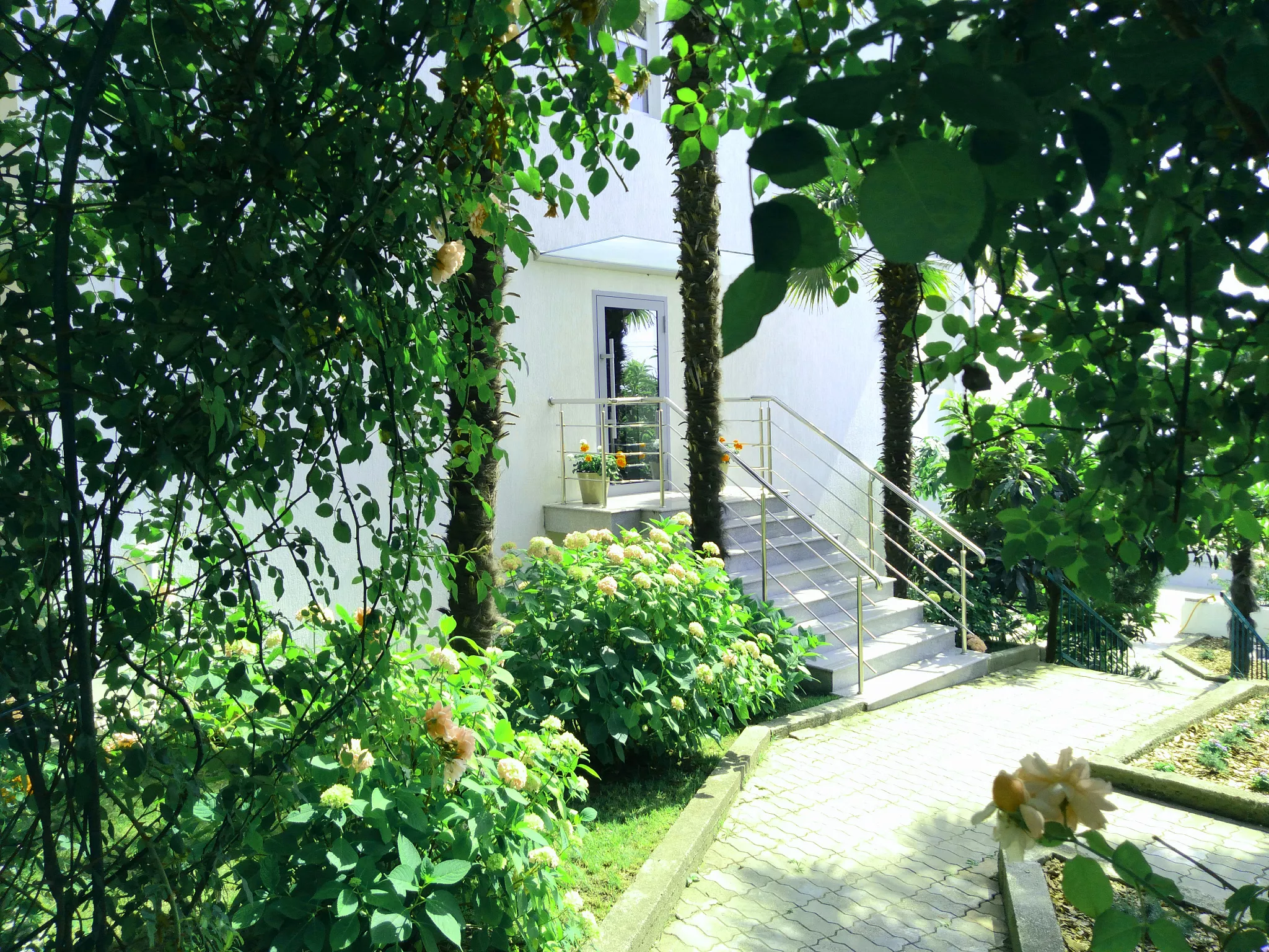 . Отель La Familia. Лоо