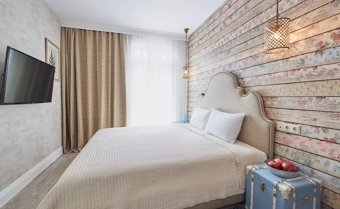 Улучшенный семейный номер с двумя спальнями и балконом. Отель «HILLS POLYANA». Красная Поляна